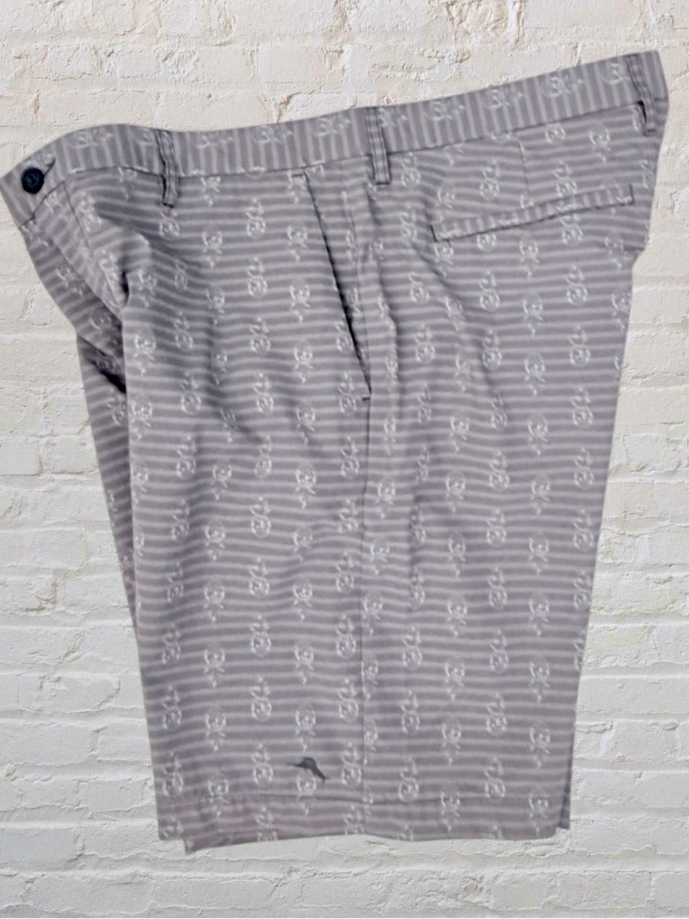 Tommy Bahama IslandZone Pineapple Print Golf Shorts Men’s 38 Gray Performance
